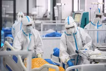 Tiếng khóc nghẹn trong cuộc gọi báo tử từ khu điều trị F0 nặng nhất Hà Nội