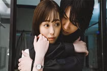 Mãi mới có con, tôi kinh hoàng khi nhìn rõ khuôn mặt sếp của vợ