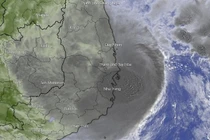 Bão số 12 áp sát đất liền Bình Định - Ninh Thuận