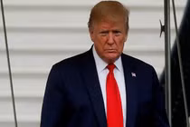 Phục vụ riêng nhiễm COVID-19, Tổng thống Trump sẽ xét nghiệm lại