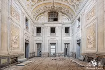 Cận cảnh loạt tòa nhà bỏ hoang đầy mê hoặc ở Italy