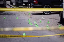 Cảnh sát Mỹ bắn chủ cửa hàng da màu khi giải tán biểu tình