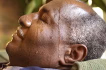 Cách chăm sóc người cao tuổi tránh sốc nhiệt, đột quỵ vì nắng nóng