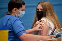 Biết gì về hiệu quả của vắc xin COVID-19 trước biến thể Delta?