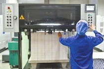 Ngỡ ngàng bên trong nhà máy in tiền ở Trung Quốc