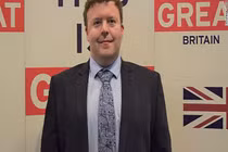 Nhà ngoại giao cấp cao của Anh vừa tử vong vì Covid-19 là ai?