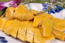 Người đàn ông 42 tuổi suýt mất mạng do tai nạn khi ăn thịt gà