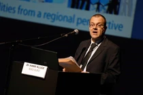 WHO khuyến cáo châu Âu đẩy nhanh tiêm vắc xin, đeo khẩu trang trở lại