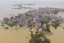 Trung Quốc: Dân làng tỉnh Giang Tây đổ xô đi sơ tán vì lũ