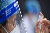 Bộ Y tế: Căn cứ tình hình dịch để tiêm vaccine cho trẻ 12-17 tuổi