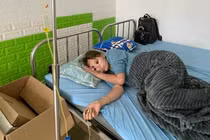 Khách sạn hạng sang nói gì khi khách phản ánh bị ngộ độc thực phẩm?