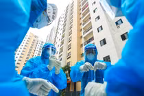 COVID-19: Hà Nội vượt 11.000 F0 trong đợt dịch 4