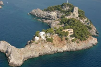 Kỳ lạ hòn đảo mang tên gà trống lại có hình cá heo