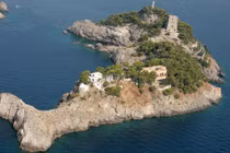 Kỳ lạ hòn đảo mang tên gà trống lại có hình cá heo