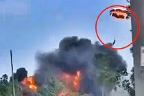 Khoảnh khắc chiến đấu cơ Trung Quốc lao xuống đất và phát nổ