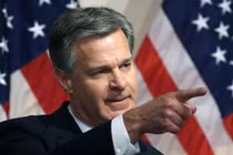 Giám đốc FBI tuyên bố sẽ từ chức là ai?