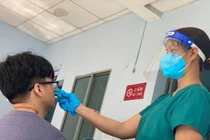 Cấm F0 ra khỏi nhà là không còn phù hợp