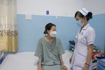 Mang khối u khủng, du học sinh trở về Việt Nam cấp cứu