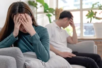 Gặp chồng cũ, thấy người bên cạnh anh ta tôi bật cười