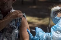 Người đàn ông bị chẩn đoán mắc COVID-19, đậu mùa khỉ, HIV cùng lúc