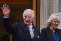 Vua Charles xuất viện