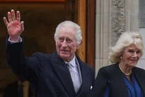 Vua Charles xuất viện