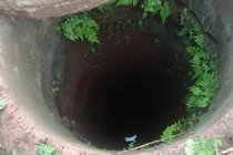 Nghệ An: Bàng hoàng phát hiện 2 cha con tử vong dưới giếng nước