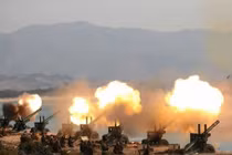 Hàn Quốc nói Triều Tiên vừa bắn khoảng 130 quả đạn pháo ra biển