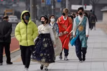 Hàn Quốc nâng báo động dịch Covid-19 lên mức cao nhất