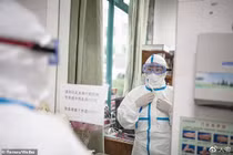 Nữ bác sĩ đầu tiên cảnh báo về COVID-19 đã "mất tích" đầy bí ẩn 