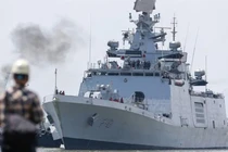 Cận cảnh tàu chiến tàng hình của Ấn Độ vừa đến thăm TP HCM
