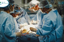 Ghép tạng của cha cho bé 9 tháng tuổi mắc bệnh gan giai đoạn cuối