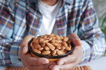 Bất ngờ loại thực phẩm chỉ ăn 1 nắm nhỏ mà no cả ngày 