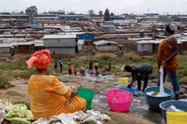 Dịch COVID-19 đảo lộn cuộc sống của nữ sinh Kenya