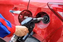 Giá xăng sẽ tăng hay giảm vào ngày mai?