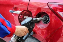 Giá xăng sẽ tăng hay giảm vào ngày mai?