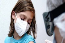 Lưu ý khi tiêm vaccine COVID-19 cho trẻ mắc bệnh tim mạch