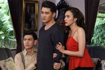 Đêm tân hôn anh trai hét thảm thiết, tôi lao vào thì hóa đá... 