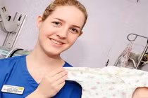 Chân dung nữ y tá xinh đẹp sát hại 8 trẻ sơ sinh