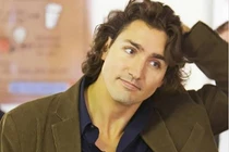 Vẻ điển trai 'đốn tim' của Thủ tướng Canada Justin Trudeau thời trẻ