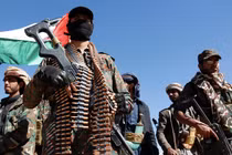 Houthi tấn công tàu Mỹ khi bị đưa trở lại danh sách khủng bố