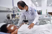 Bé trai vượt cửa tử sau một tháng chiến đấu sốt xuất huyết