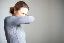 9 triệu chứng phổ biến ở người đã tiêm vắc xin COVID-19 nhiễm Omicron