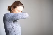 9 triệu chứng phổ biến ở người đã tiêm vắc xin COVID-19 nhiễm Omicron