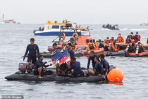 Điều tra viên: "Khả năng máy bay Indonesia vỡ khi va chạm mặt biển"