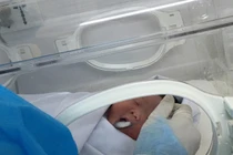 Sản phụ mắc COVID-19 “vượt cạn”, sinh con nặng 3,8 kg trong khu cách ly