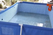 Bé gái 3 tuổi đuối nước khi tắm bể bơi mini tại nhà