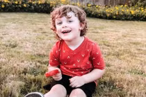 Để súng trong ngăn tủ, cha mẹ ân hận cả đời vì mất con