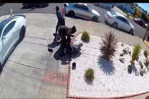 Cụ ông gốc Á 80 tuổi bị hành hung, cướp tài sản giữa phố