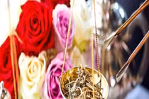 Ly trà này có gì mà giá lên tới gần 5 triệu một lần uống?